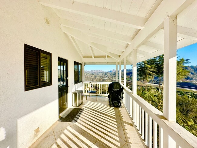 Building Photo - Beautiful, Shorter-Term, Fully Furnished Upstairs Guest Home, on Secluded Hilltop Property with M...