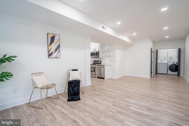 Building Photo - 8261 Tinsley Pl