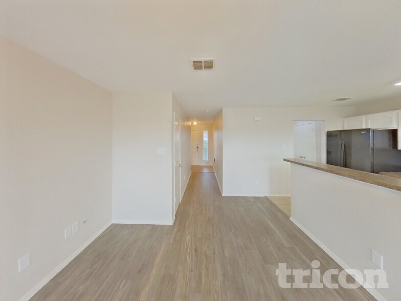 Building Photo - 1300 Pine Ln