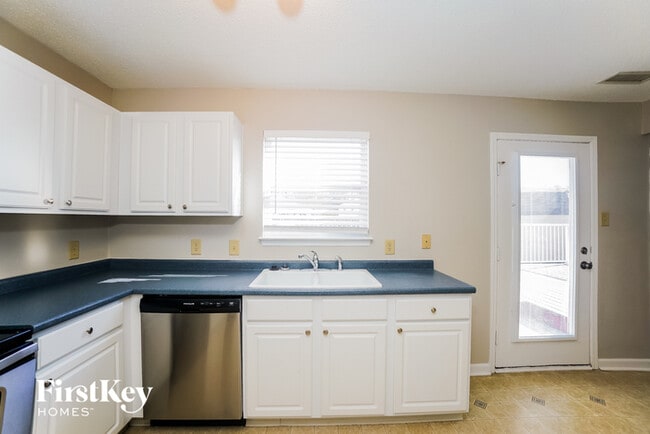 Building Photo - 6405 Monteo Dr