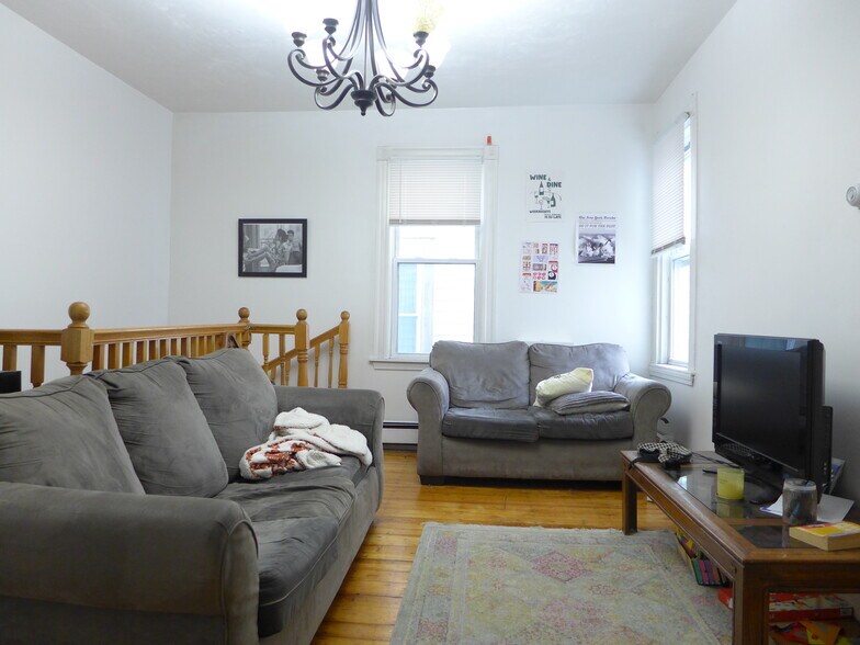 Primary Photo - 822 Parker St