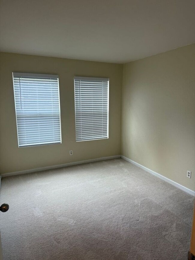 Building Photo - Nice 2 Bedroom 2 Bath Condo