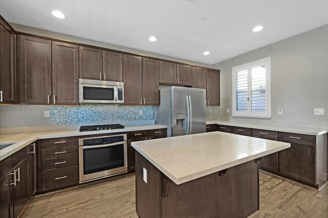 Building Photo - 210 Stratus Common