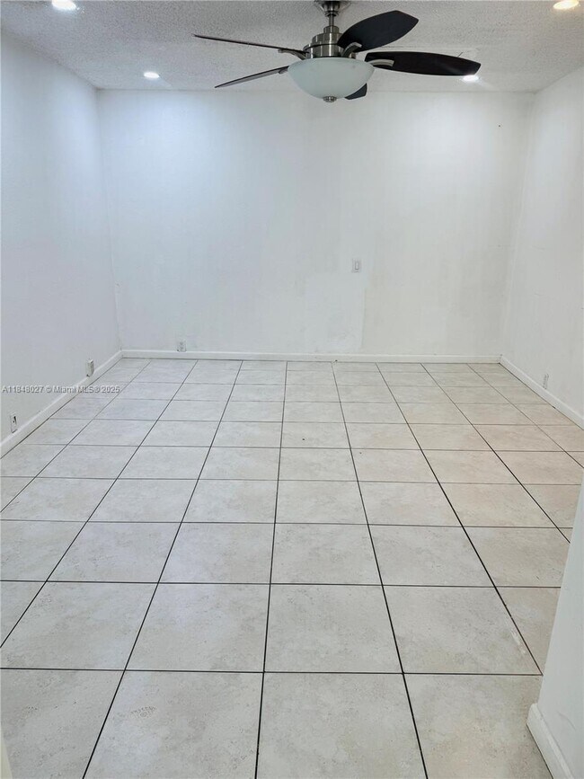 Building Photo - 9530 SW 148th Pl