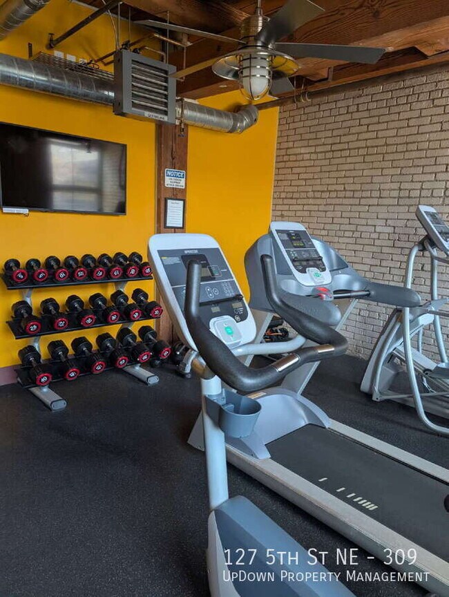 Building Photo - 127 5th St NE