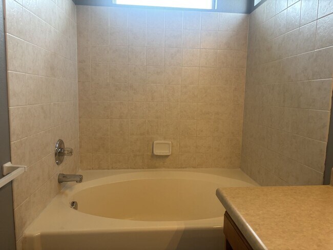 Building Photo - 3 bed, 2 1/2 bath single family home avail...