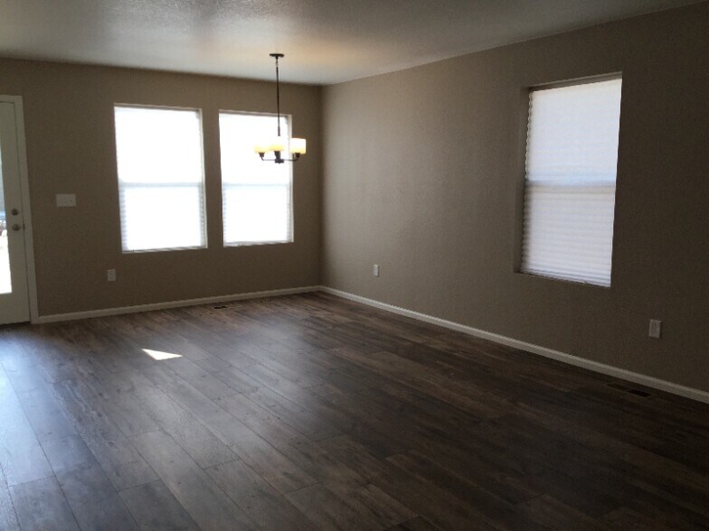 Building Photo - 2983 Cub Lake Dr