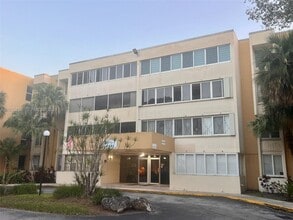 Building Photo - 6841 SW 147th Ave