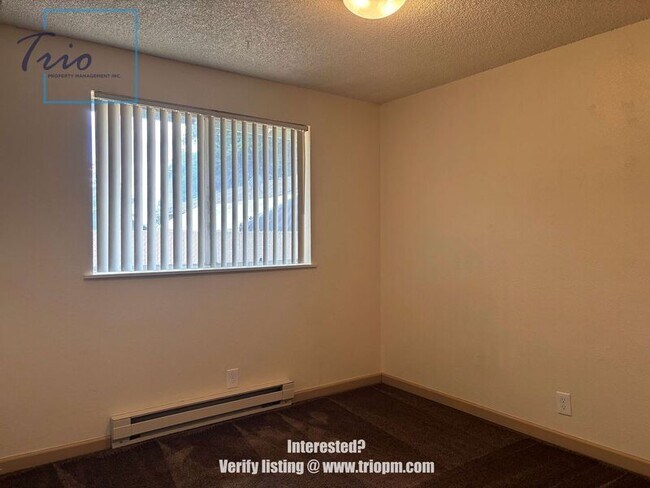 Building Photo - 490 Macy St