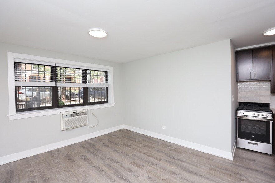 Building Photo - 448 W Barry Ave
