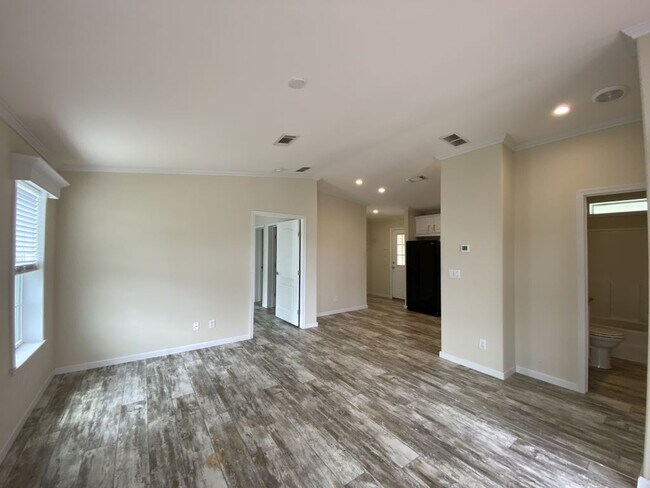 Building Photo - 1405 82nd Ave