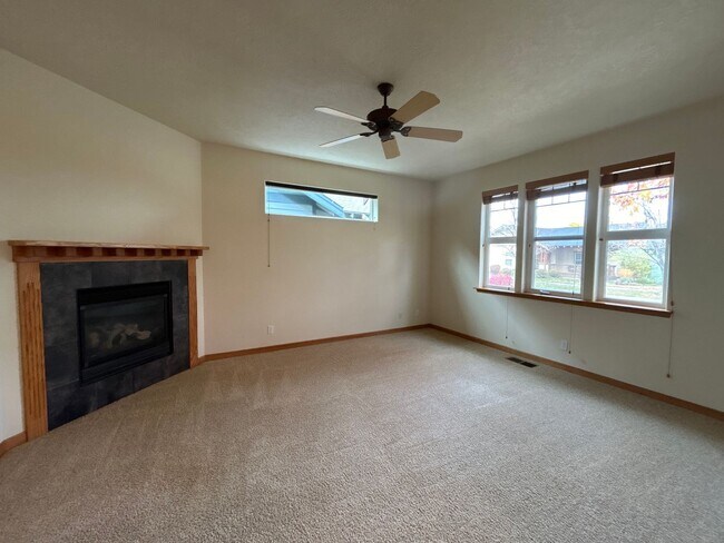 Building Photo - 3 Bedroom / 2 Bathroom House in NW Redmond - PENDING APPLICATION