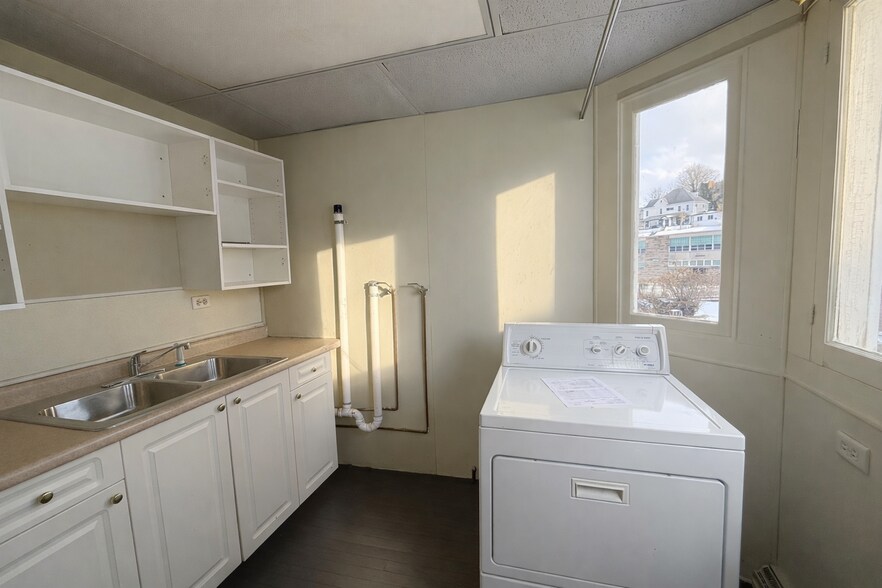 Building Photo - 301 Brown Ave