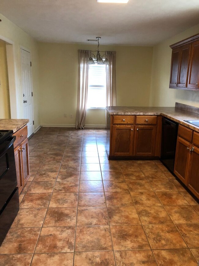 Building Photo - Beautiful 3 Bedroom Home in a Quiet Searcy Neighborhood!