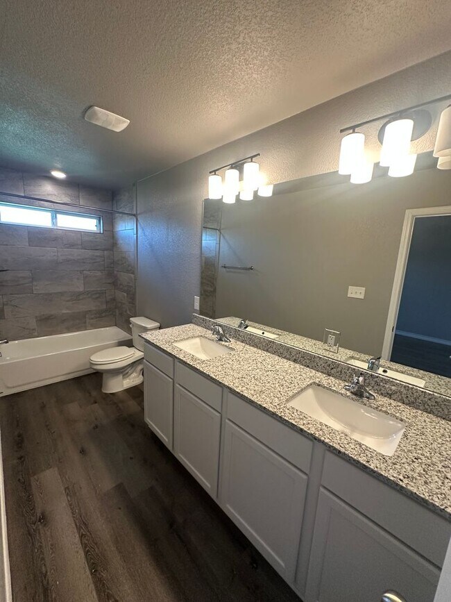 Building Photo - 3Bed/2Bath