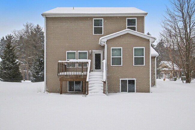 Building Photo - Outstanding Neighborhood in Saugatuck for Long Term Lease!