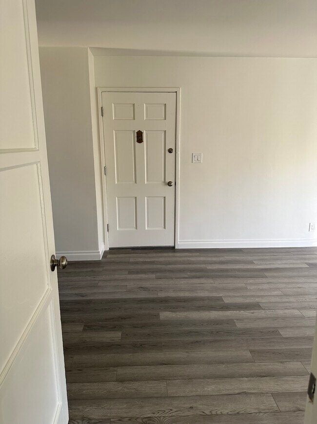 Building Photo - 1846 Scott Rd