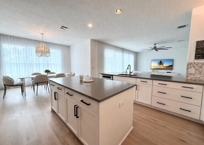 Building Photo - 9842 Salty Bay Dr