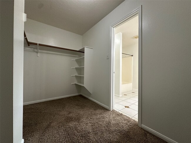 Building Photo - 16030 Clayton Green Dr