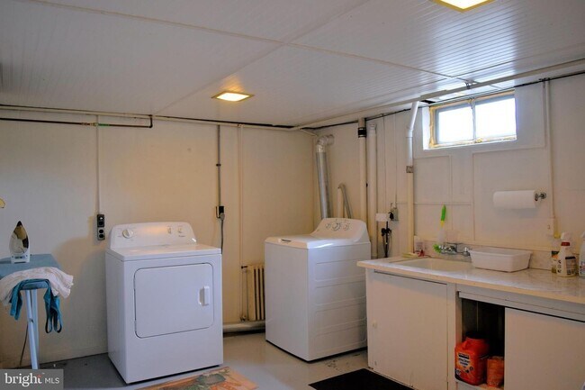 Building Photo - Beautiful 2 bed Rancher for Rent. Palmyra