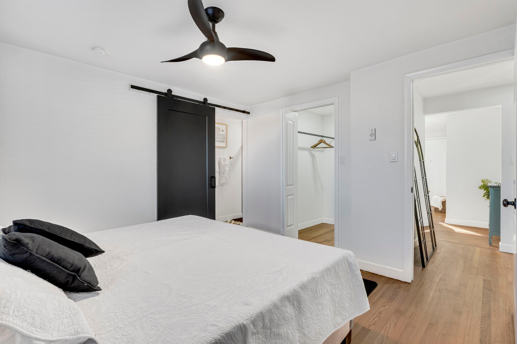 Walk In Closet - 4720 Federal Blvd