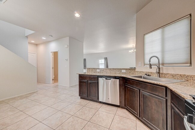 Building Photo - Adorable three bedroom in incredible SW location! Solar panels!