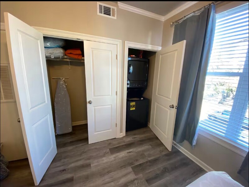 Building Photo - 305 W Second St