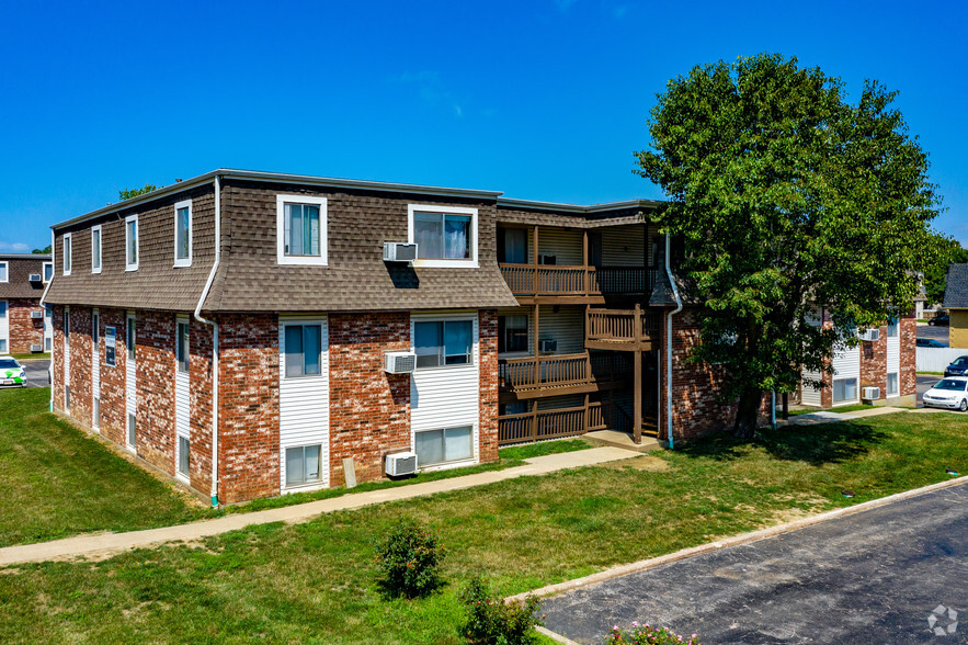 Primary Photo - Clairborne Court Apartments