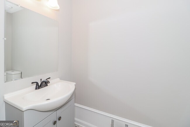 Building Photo - 130 Kellie Ln