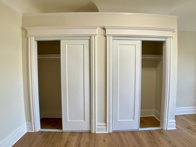 Building Photo - REMODELED 4BR/3BA. In Unit Laundry! Dishwasher! Bay Windows!