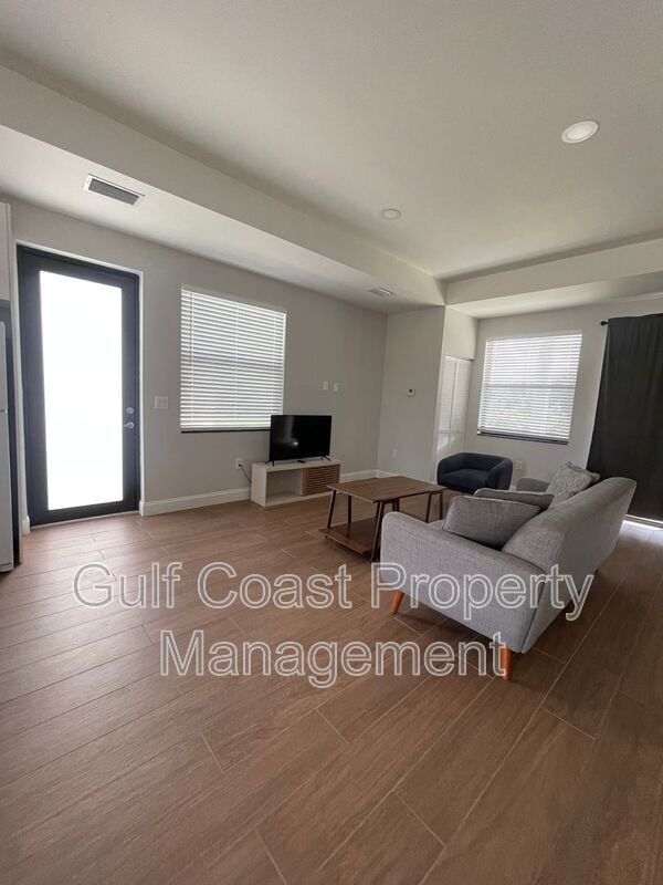 Building Photo - 681 Windermere Dr