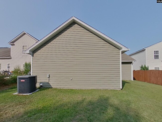 Building Photo - 226 Blazer Dr