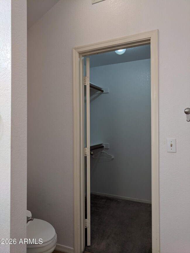 Building Photo - 1321 N Jamaica Way