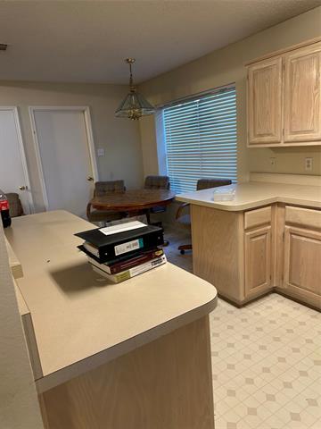 Building Photo - 554 Valley View Dr