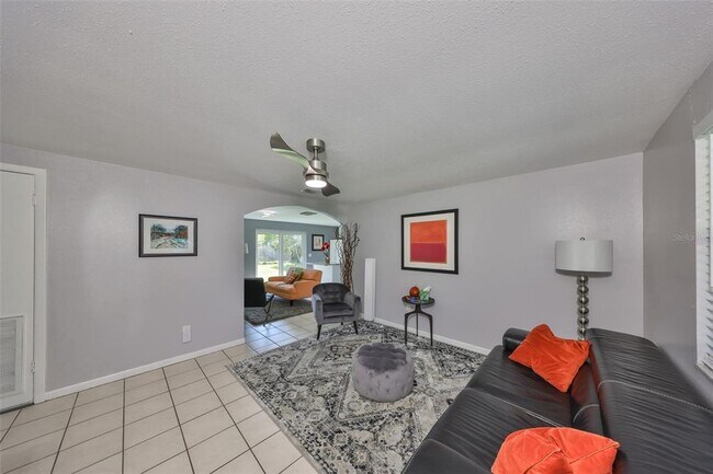 Building Photo - 6025 Florida Cir S