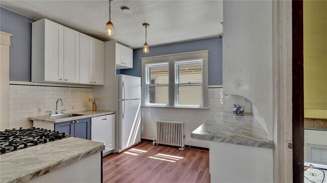 Building Photo - 59 Crestwood Ave