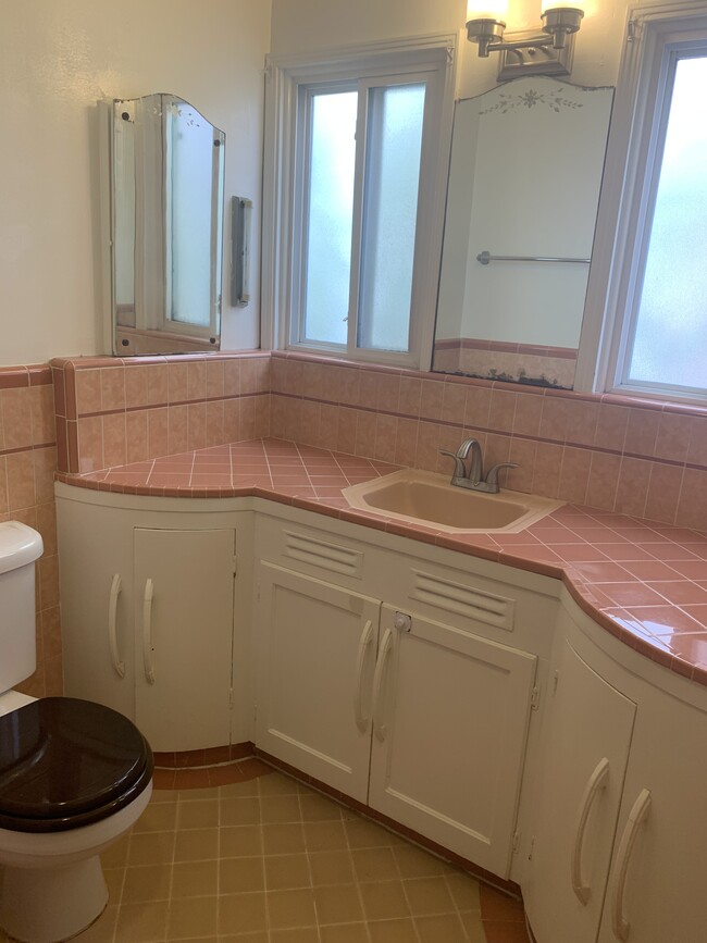 Building Photo - 1142 16th St