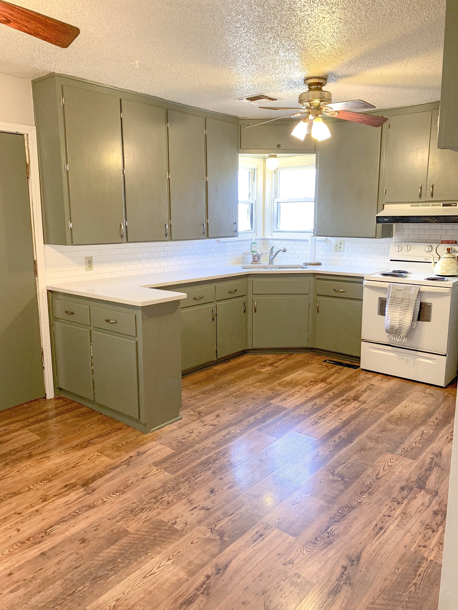 Building Photo - 4509 N Rockwell Ave