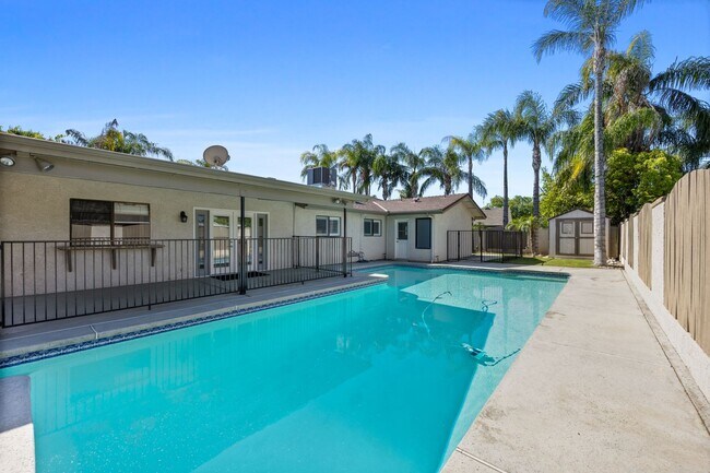 Building Photo - 605 N El Rio Dr