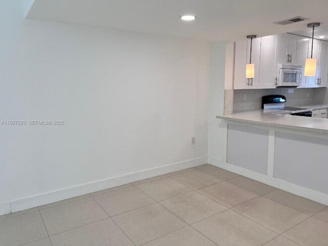 Building Photo - 6231 SW 138th Ct