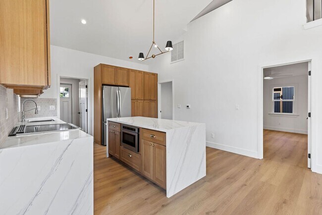 Building Photo - incredible home 3 bedroom, loft