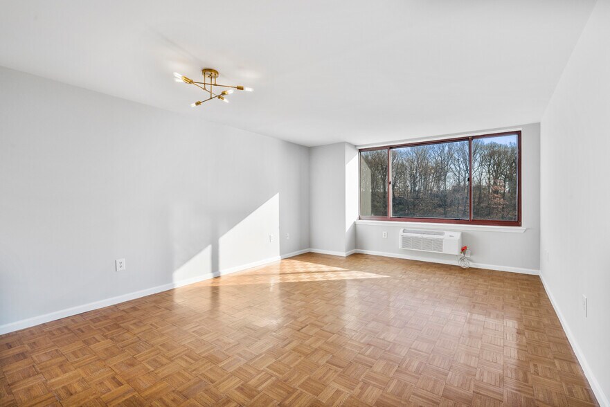 Building Photo - 100 Old Palisade Rd
