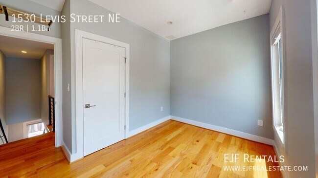 Building Photo - 1530 Levis St NE