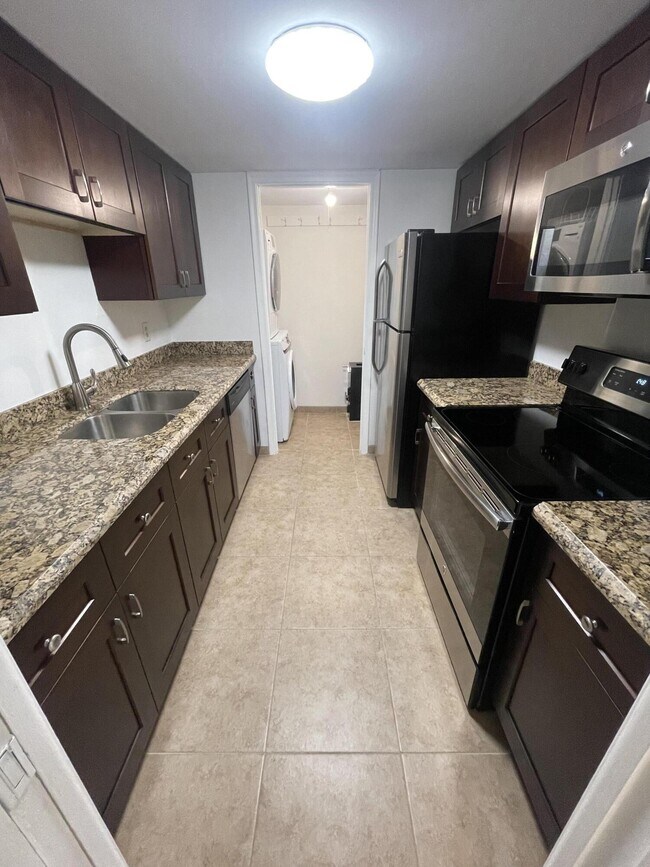Building Photo - 301 Croton Ave