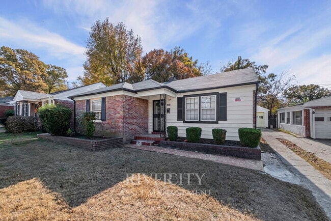 Building Photo - A MUST SEE !!!! FULLY RENOVATED AND SECTION 8 WELCOMED !!!!!