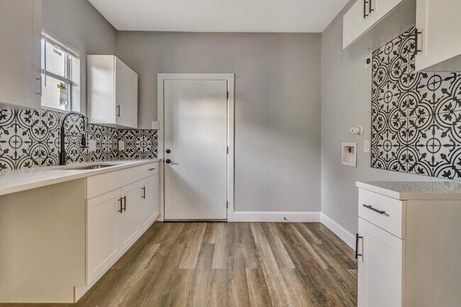 Building Photo - 1803 Texas Ave