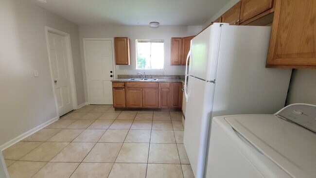 Building Photo - "Charming 3-Bedroom Home in Huntsville wit...