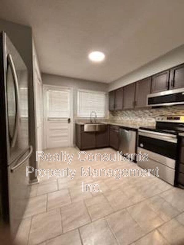 Building Photo - 2705 N Centennial St