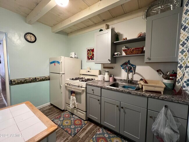 Building Photo - 9502 N 2nd Pl