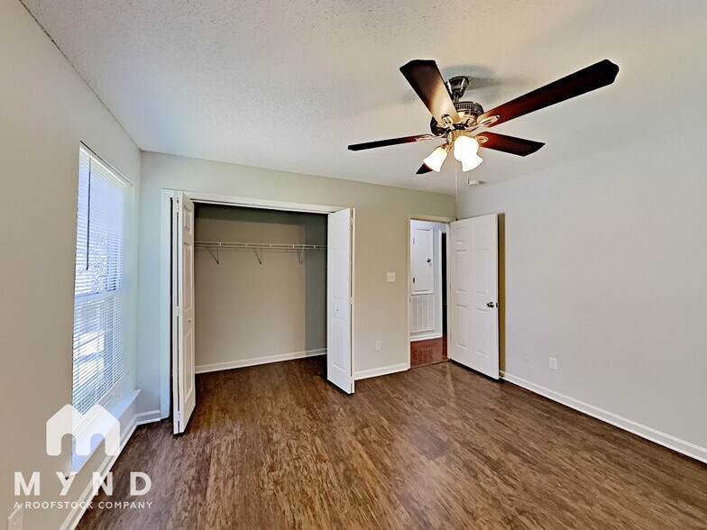 Building Photo - 1518 Lantern Pl